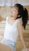 主题酒店楼上。有两个妹子还不错