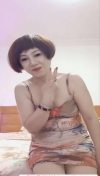 短发造型熟女
