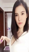 00后学生妹兼职，嫩逼粉头被操淫水飞溅